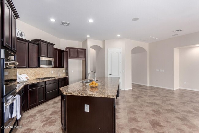 Building Photo - Stunning 4 bedroom, 3 bathroom home in the desirable community of Avian Trails!!