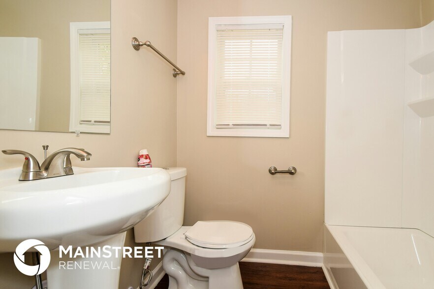 Building Photo - 1328 Orlando Cir NE