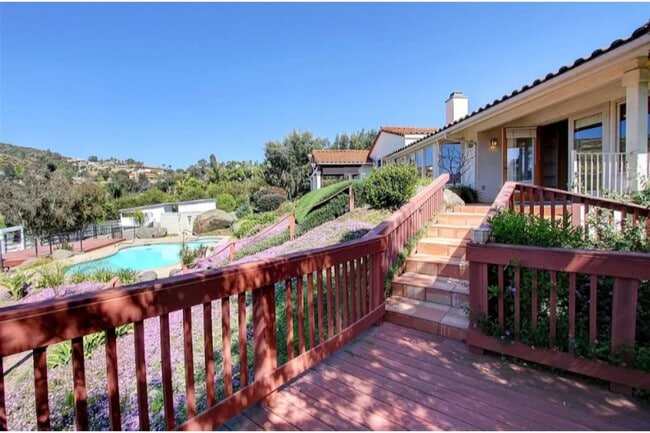 Building Photo - Quail Canyon Rd