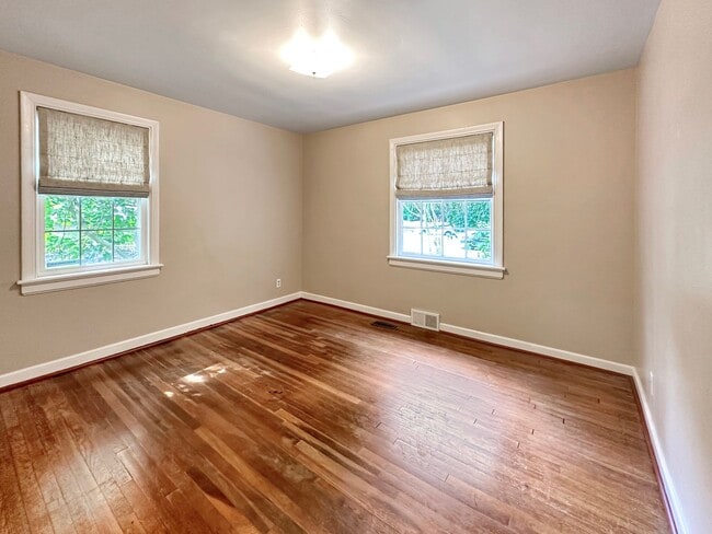 Building Photo - Fabulous Cape Cod in the West End!!  *MOVE...