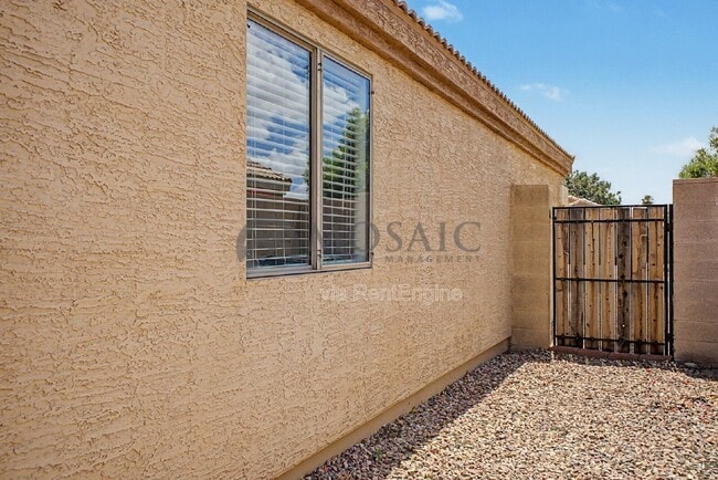Building Photo - 1894 E Palomino Dr