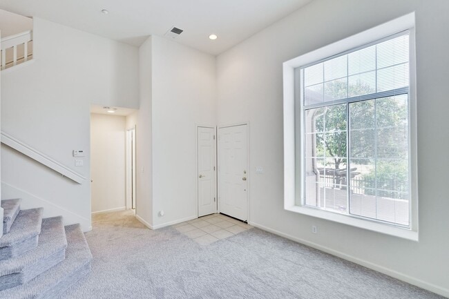 Building Photo - Bright & Airy 3-Story Townhome 3/2.5 in the Willows HOA Complex Off of Old Hillsdale Ave/Rubino C...