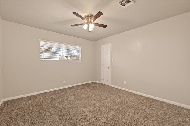 Building Photo - 10 Ferguson St