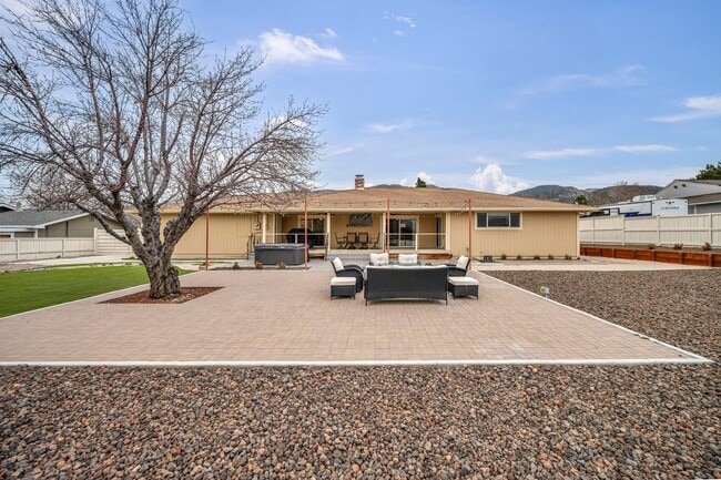 Building Photo - FULLY FURNISHED MOUNTAIN VIEW RETREAT with HOT TUB, RV PARKING & NO HOA