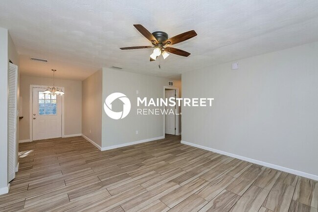 Building Photo - 4 Bedroom Pet-Friendly Home in LARGO, FL with Main Street Renewal