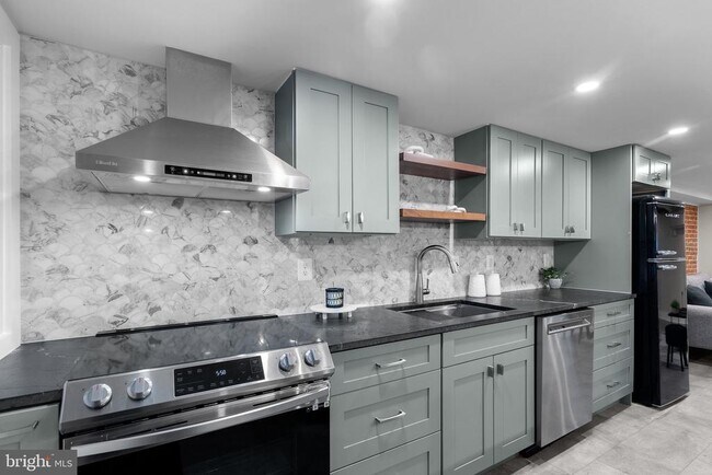 Building Photo - 1616 Kilbourne Pl NW