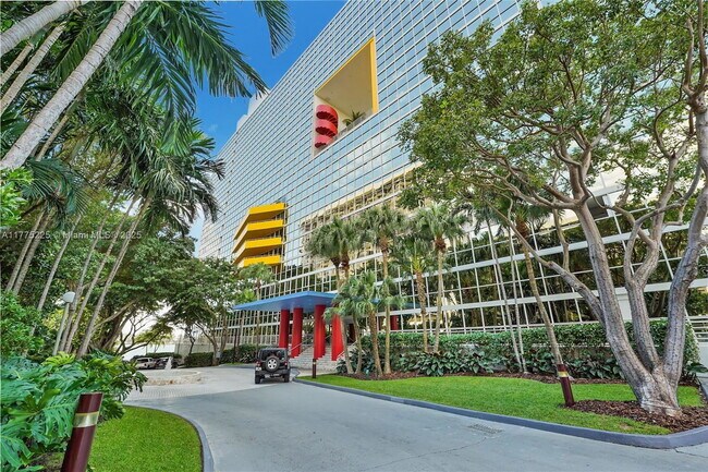 Building Photo - 2025 Brickell Ave