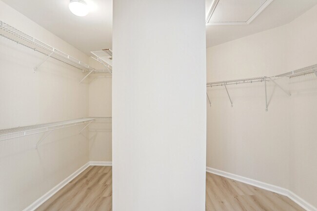 Building Photo - 845 Highmeade Dr