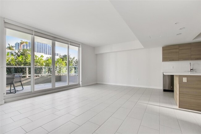 Building Photo - 1756 N Bayshore Dr