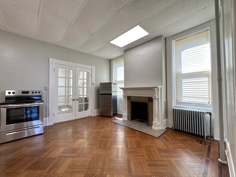 Building Photo - 152 Grand St