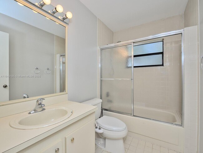 Building Photo - 16742 Royal Poinciana Dr