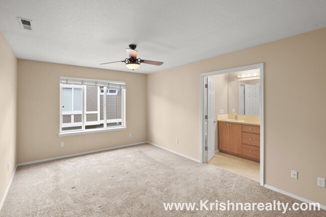Building Photo - Lovely 3 BD* 2.5 Arbor Station Townhome Av...