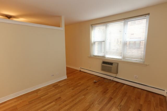 Building Photo - 628 W Wrightwood Ave