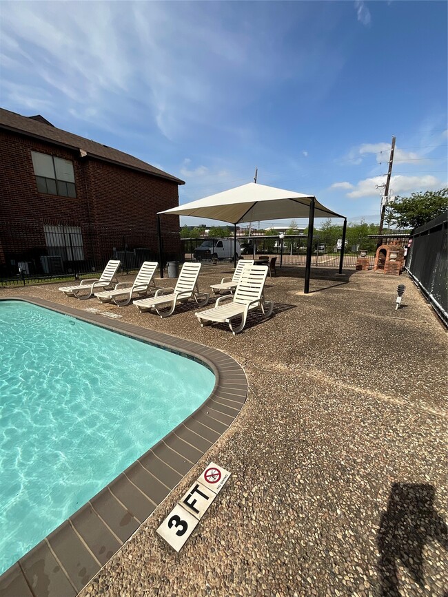 Building Photo - 3100 Walnut Bend Ln