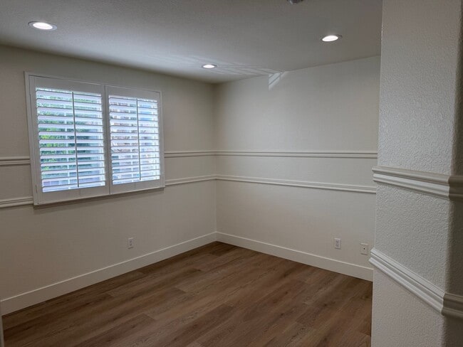 Building Photo - Amazing 5 bedroom home for rent in North Fontana