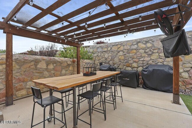 Building Photo - 6457 Harapon St