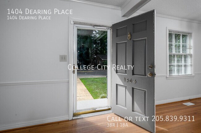 Building Photo - 1404 Dearing Pl
