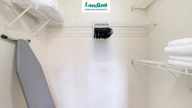 Building Photo - 4610 Crowne Lake Cir