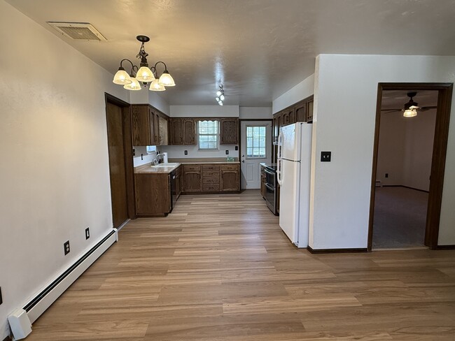 Building Photo - Green House