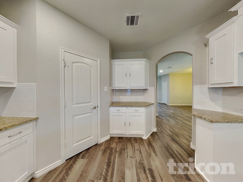 Building Photo - 657 Bassett Hall Rd