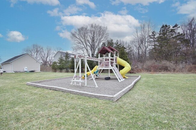 Building Photo - 478 Lake Rd