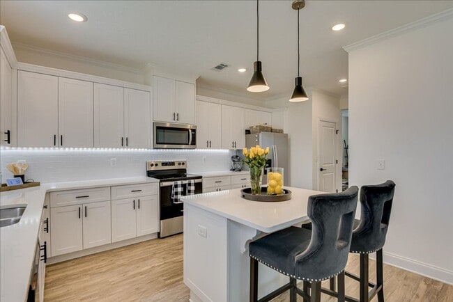 Building Photo - Beautiful Home in a Great Neighborhood