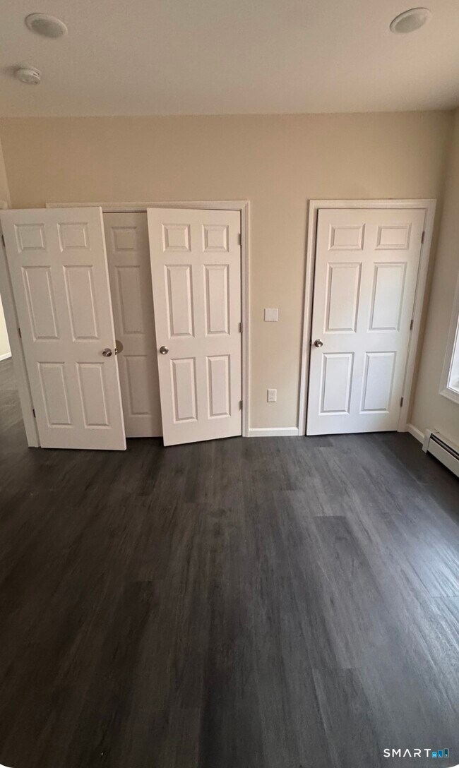 Building Photo - 48 Brook St