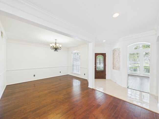 Building Photo - 5407 Lake Pl Dr