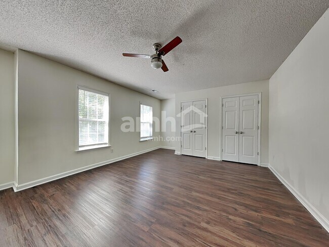 Building Photo - 134 Kimeo Way