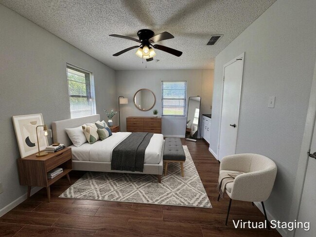 Building Photo - 807 Bass Cir