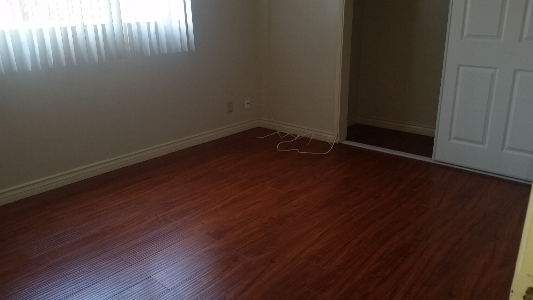 Building Photo - 15418 Larch Ave