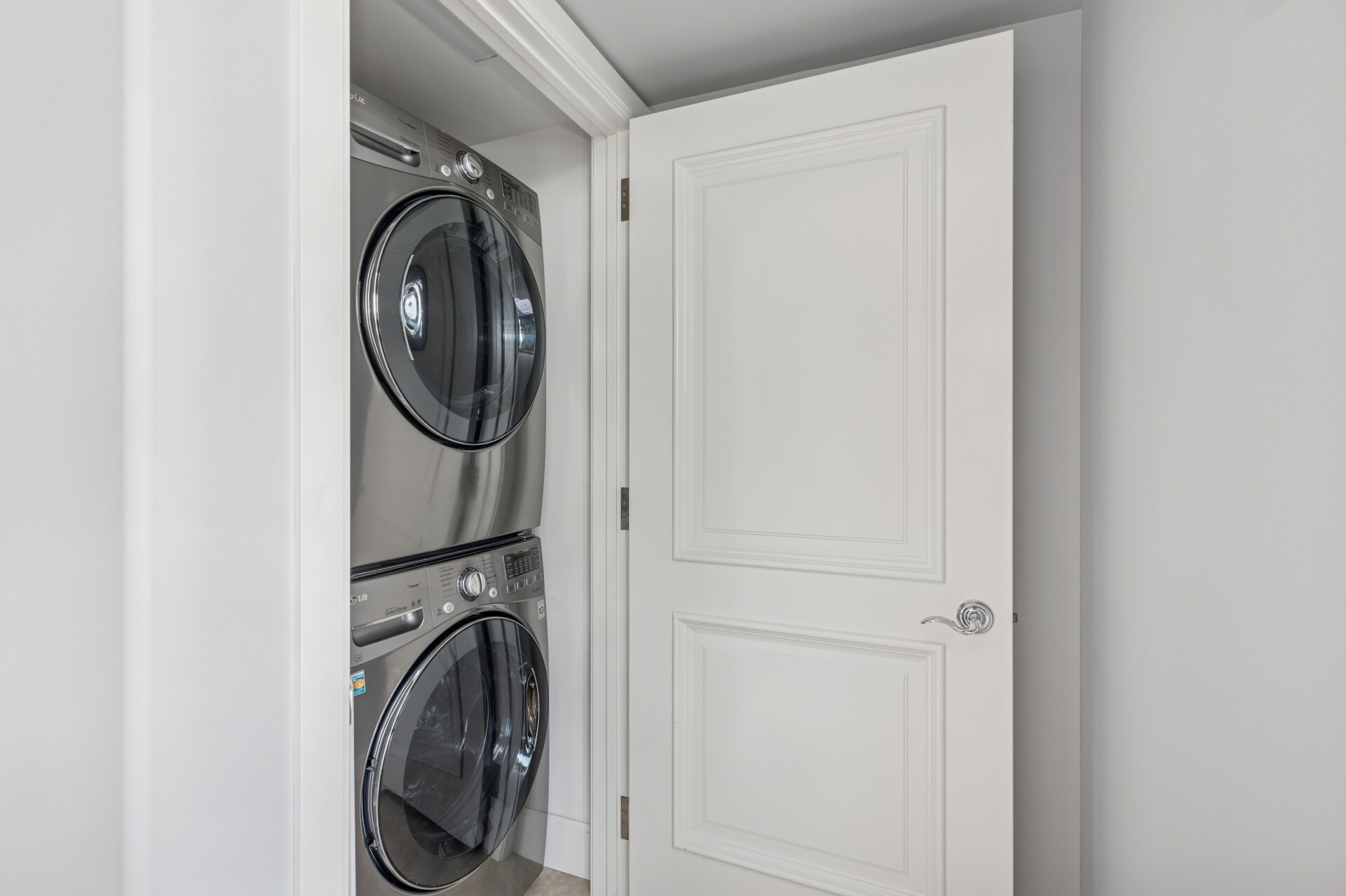 Building Photo - 5047 Scholarship