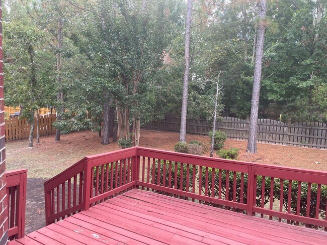 Building Photo - Outstanding Five Bedroom Three Full Bathro...