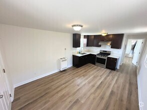 Building Photo - Highly updated and private Cottage. No sha...