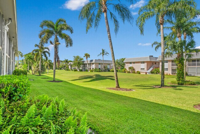 Building Photo - 18081 SE Country Club Dr