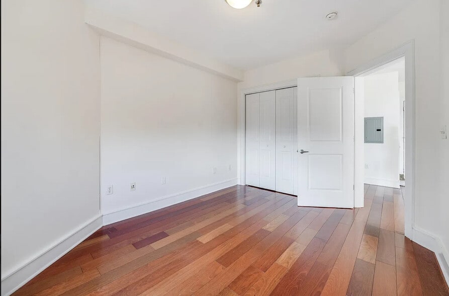 Bedroom - 900 Madison St