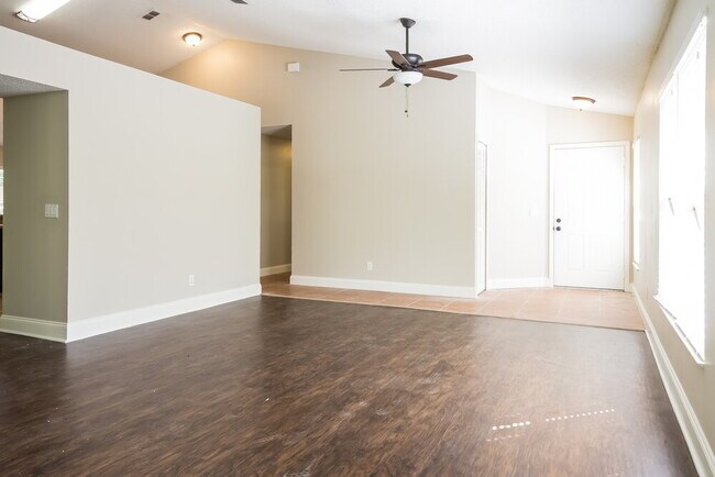 Building Photo - 10257 Winding Creek Ln