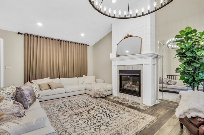 Building Photo - 658 White Ct