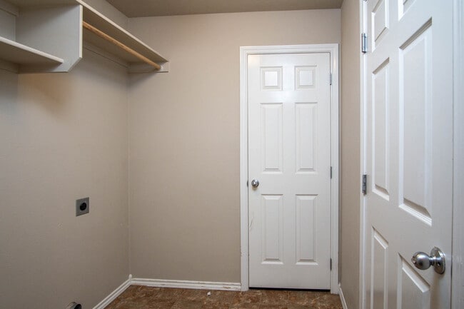 Building Photo - 3916 Kirby Cir