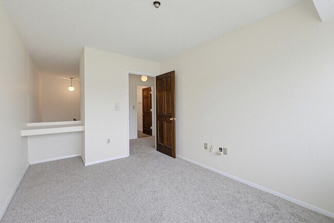 Building Photo - 52 Rosewood Dr