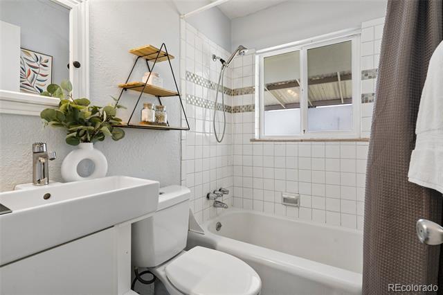 Building Photo - 556 S Canosa Ct