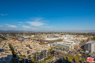 Building Photo - 13600 Marina Pointe Dr