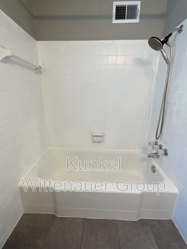 Building Photo - 132 N 82nd St