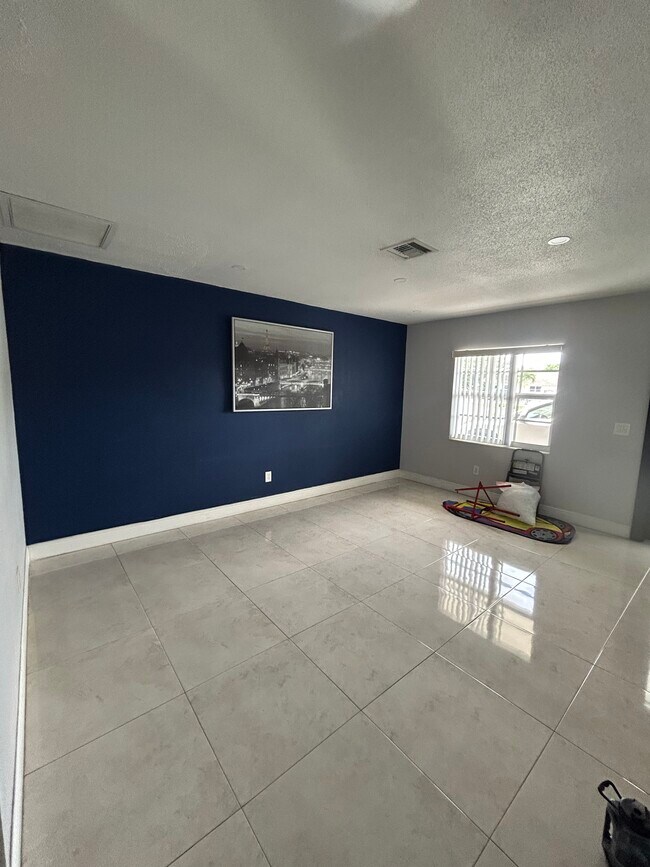 Building Photo - 5804 S Bond Dr