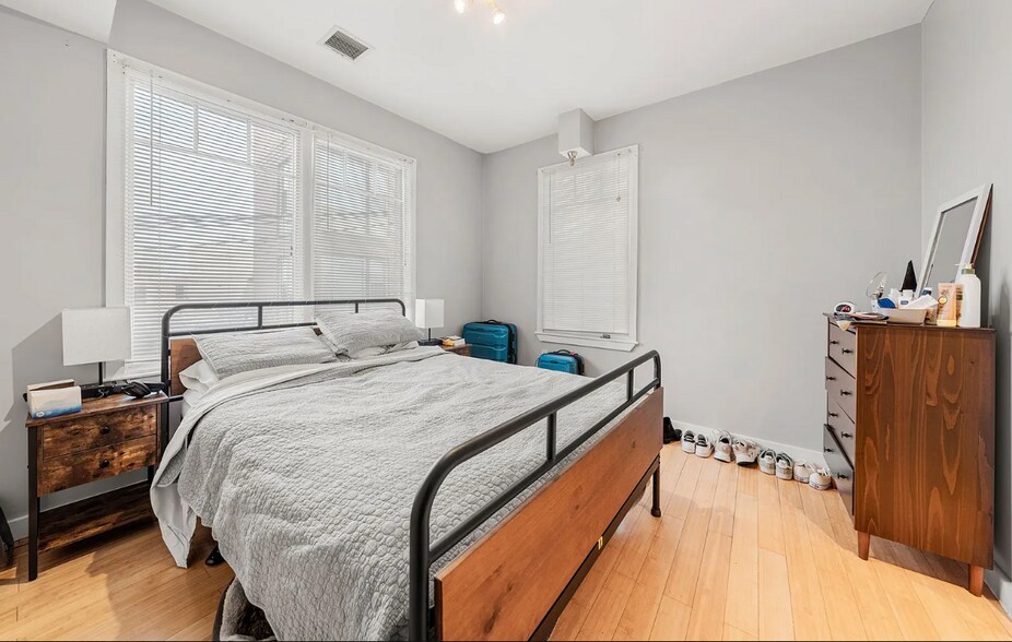 Building Photo - 1431 Tremont St