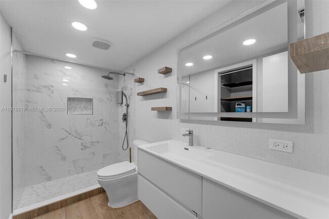 Building Photo - 13951 Kendale Lakes Cir