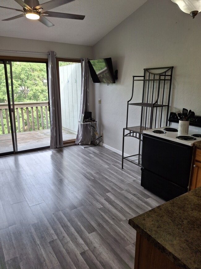 Building Photo - 150 SWS Dr