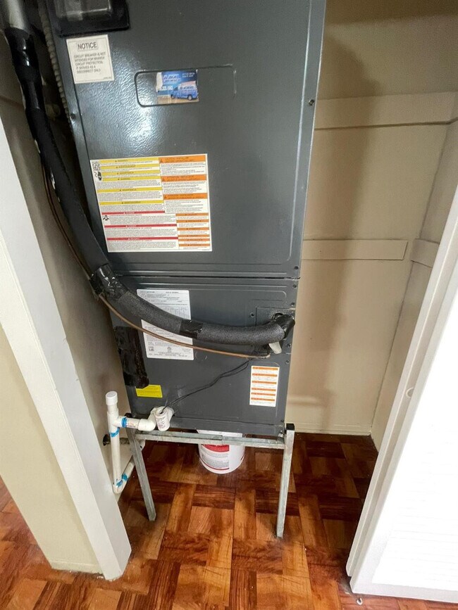 Building Photo - 16800 NE 15th Ave