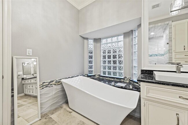 Building Photo - 4306 Stonecroft Cir