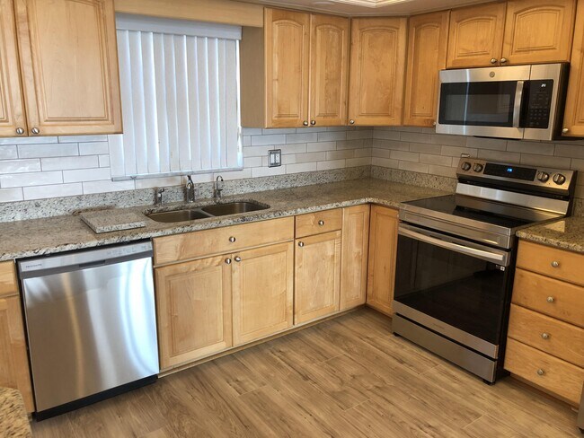 Building Photo - 5130 Brittany Dr S